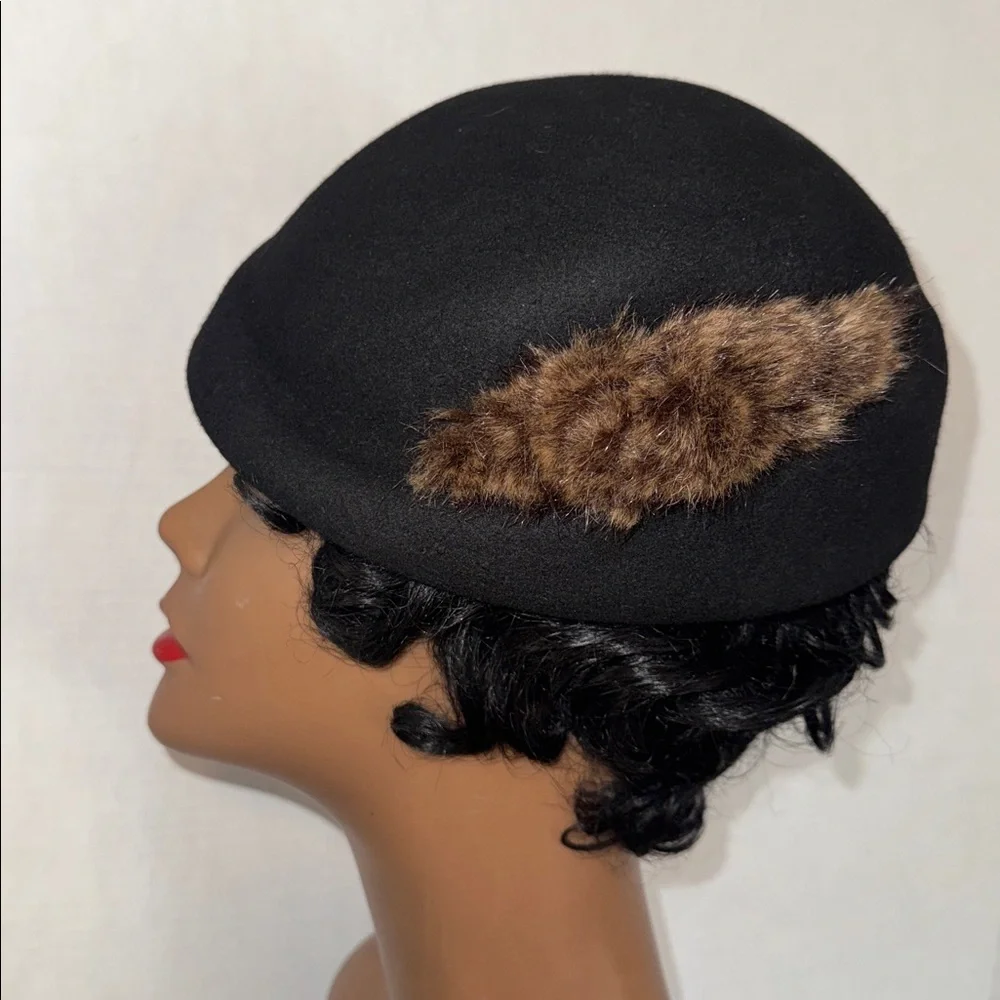 Grace Black Wool Beret with Fur Accent